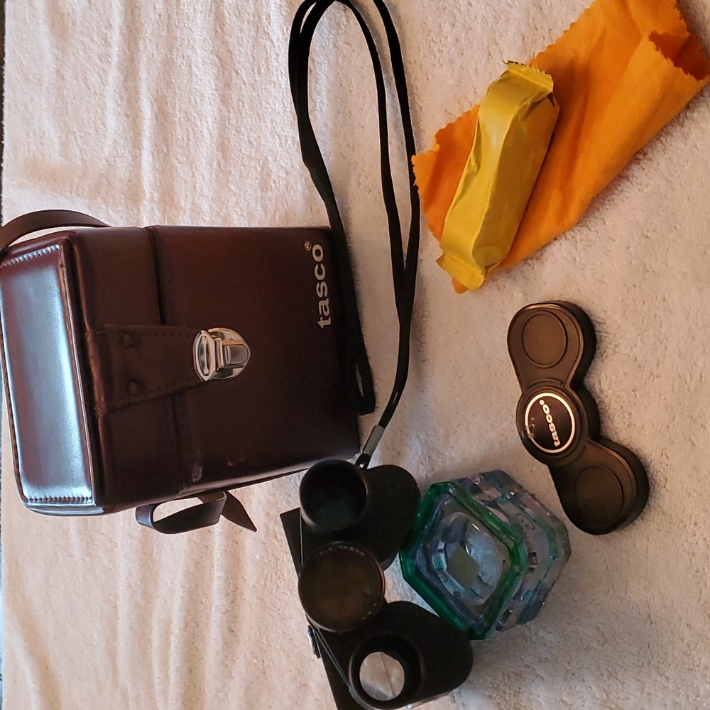 Tasco 7800 Vintage Binoculars (7x20mm) Camera (110 Film) combo.